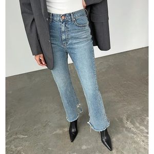 oak + fort BOOTCUT JEANS WITH DISTRESSED HEM